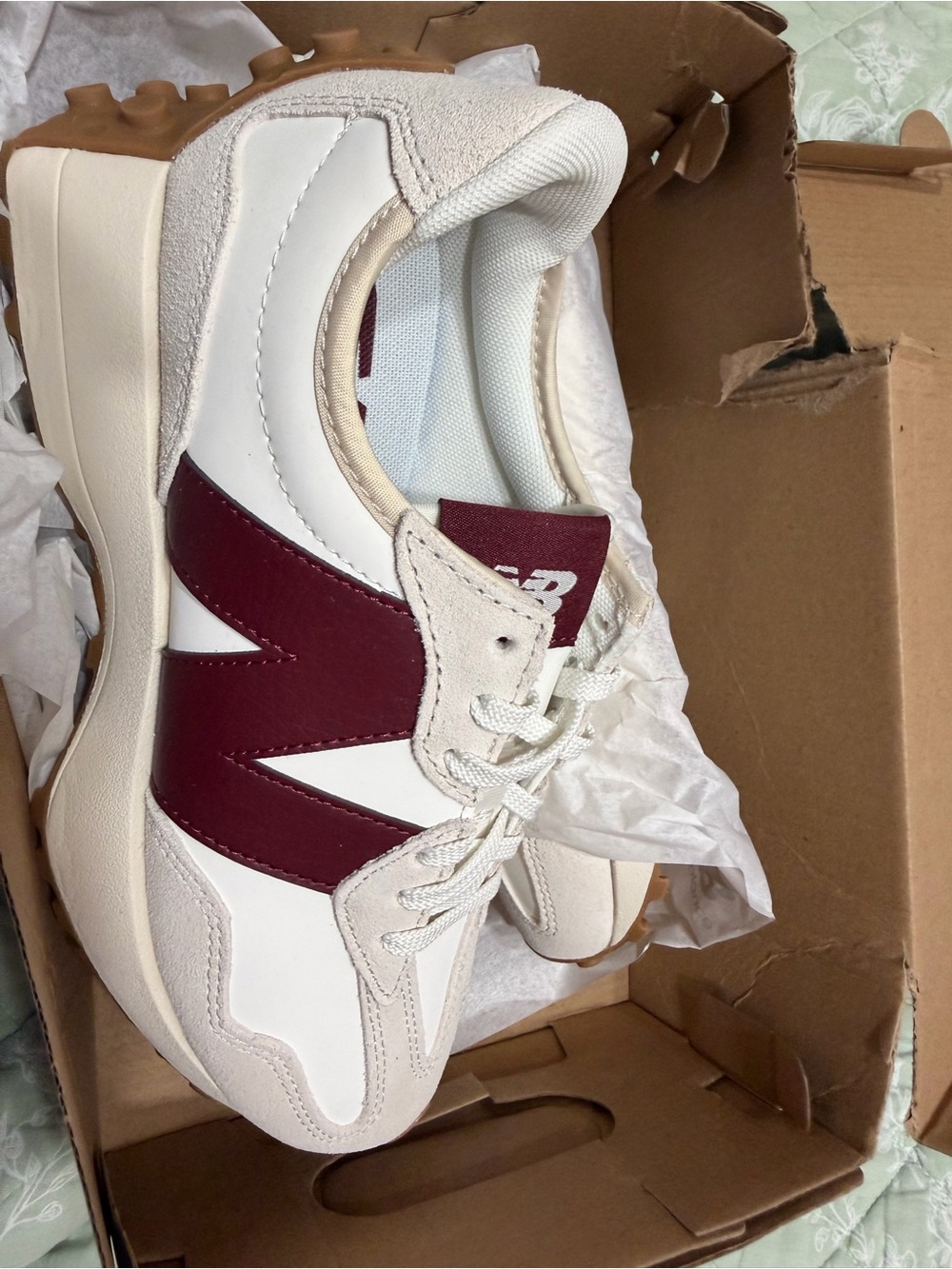 👟 New Balance 650R High Tops – Size 8
Brand new/never worn! 🤍🍷